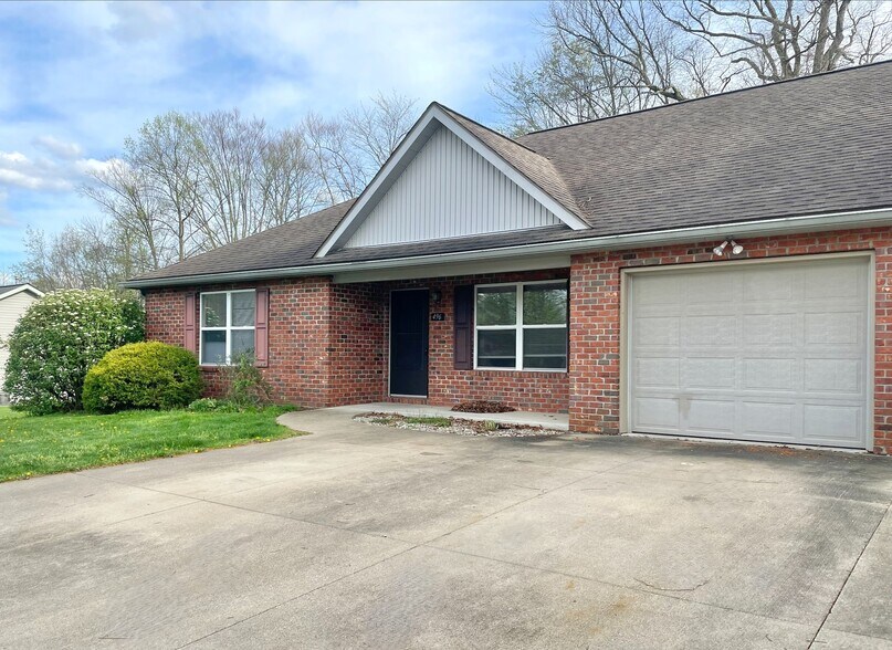 Building Photo - 496 Pheasant Run