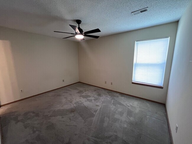 Building Photo - 1309-1323 W Lotus