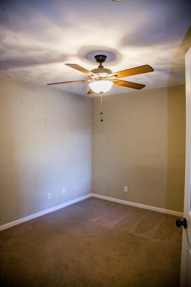 Building Photo - 33 Old Orchard Ln