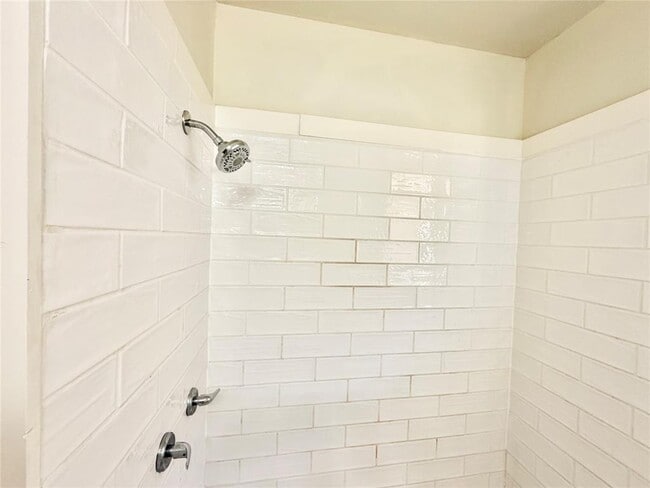 Building Photo - 5330 Wellington Dr