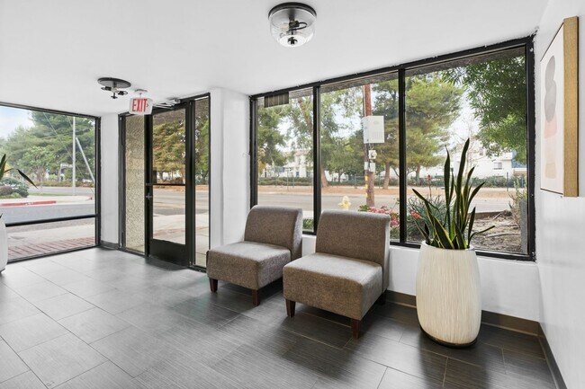 Building Photo - Newly Remodeled 2 Bed, 2 Bath Apartment in Valley Village!