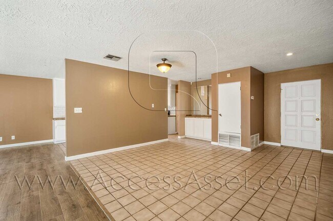 Building Photo - 52585 Avenida Velasco