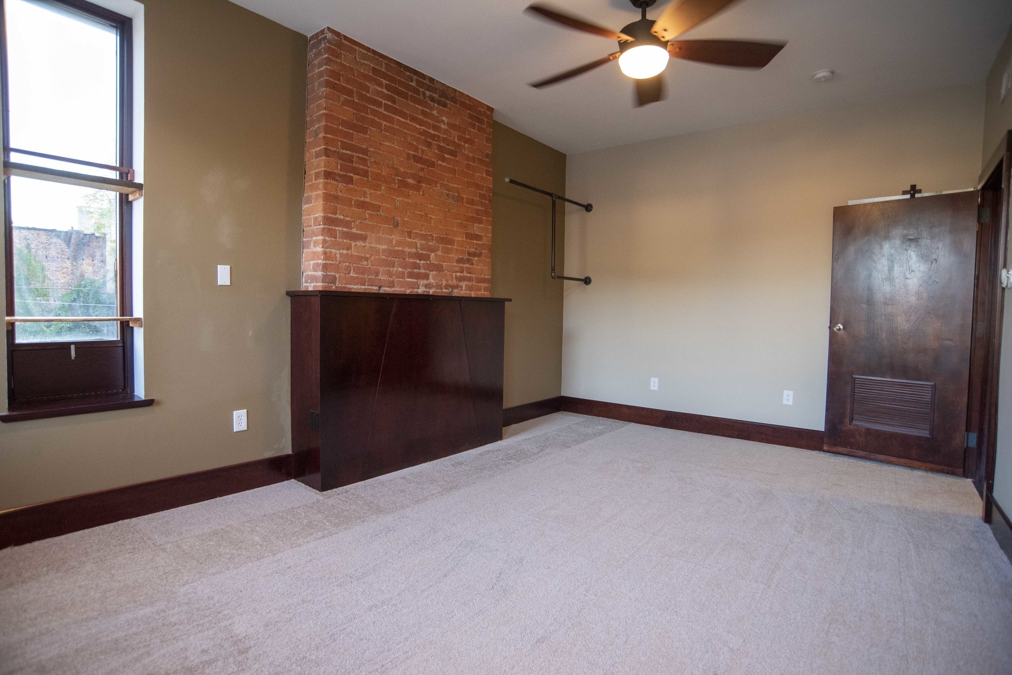2nd floor main bedroom - 1003 Chestnut St