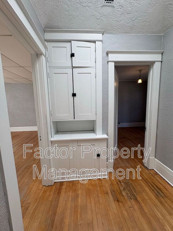 Building Photo - 122 Parsons St