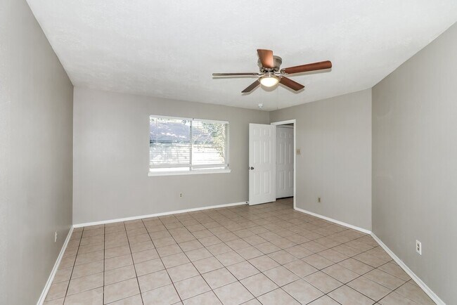 Building Photo - 10111 King Ranch Ln