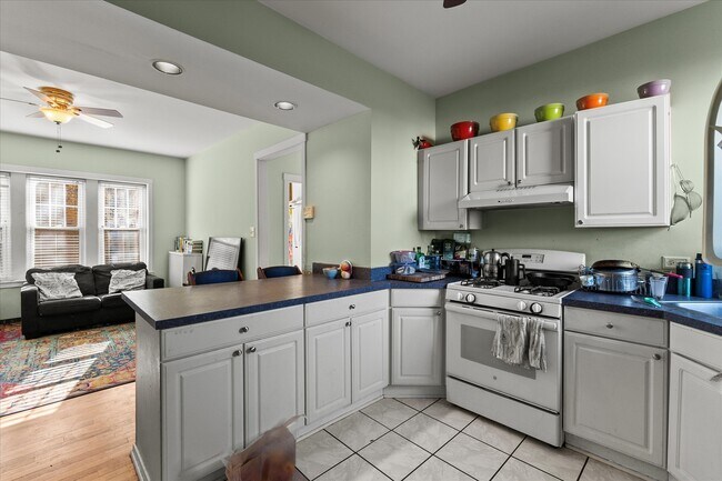 Building Photo - 2210 W Carmen Ave