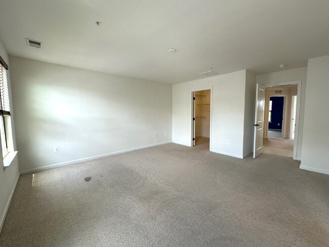Building Photo - Three-Floor End Unit Townhome in Frederick