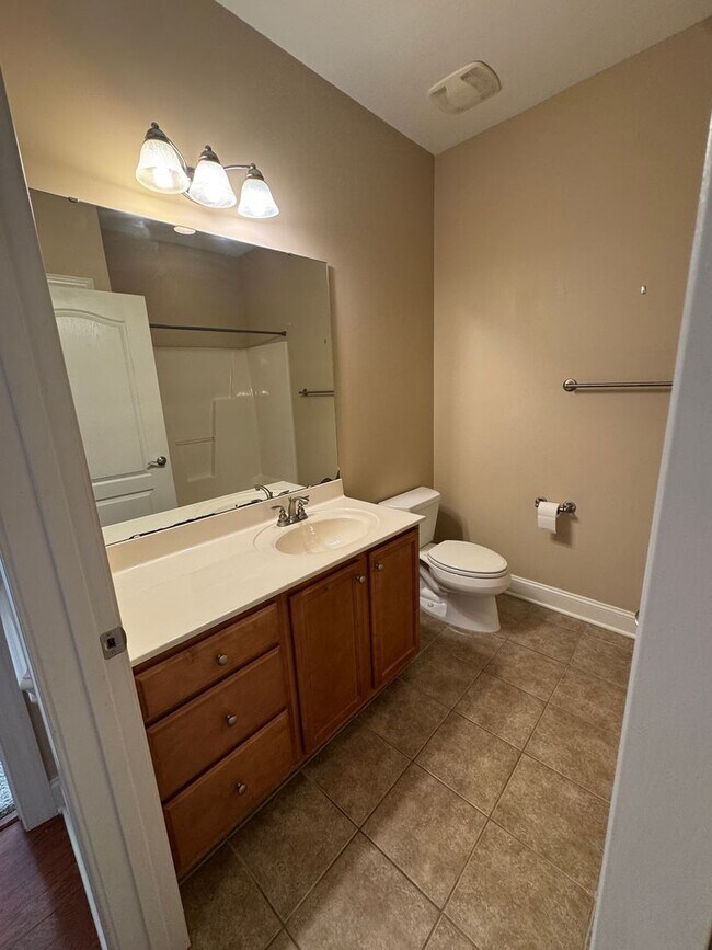 Building Photo - FOR RENT - Luxury Condo near downtown