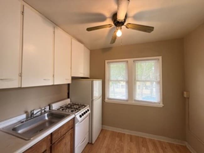 Building Photo - 468 N Herschel St