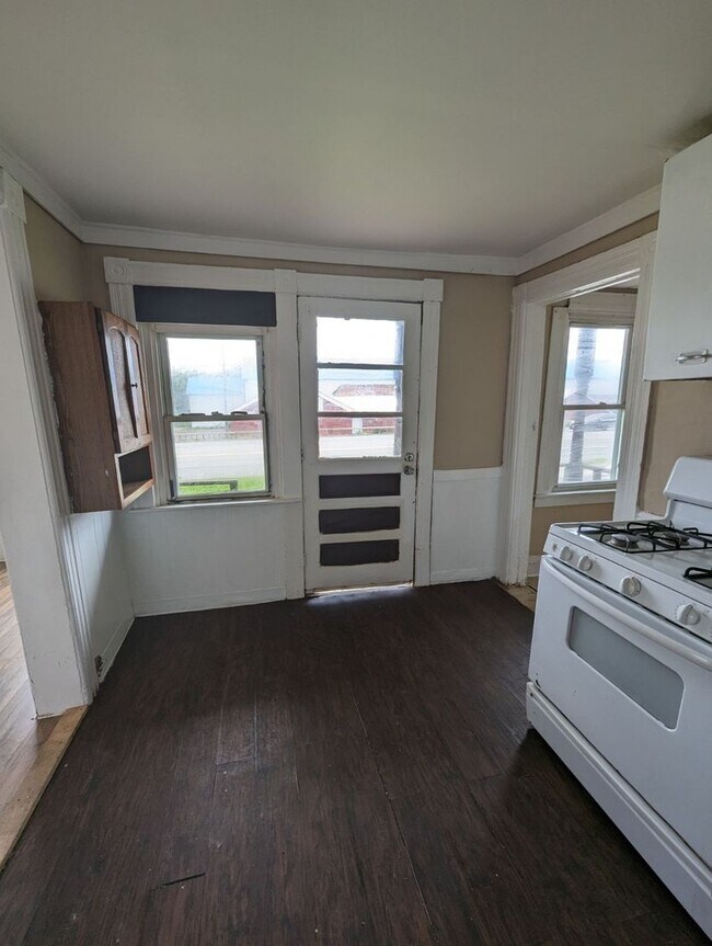 Building Photo - 210 S Doxtator St