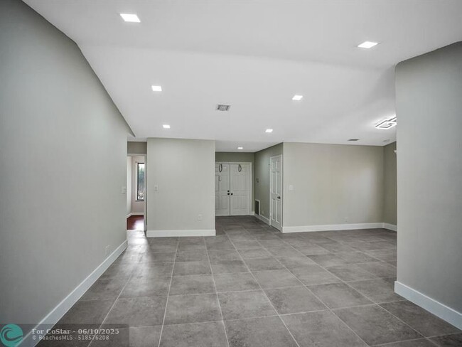 Building Photo - 3216 NW 105th Ave