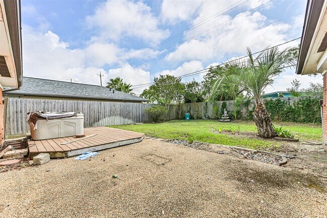 Building Photo - 2920 Heron Dr