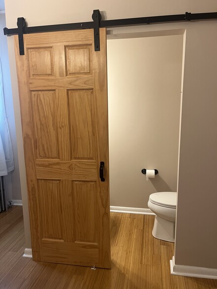 Building Photo - 478 Hermit St