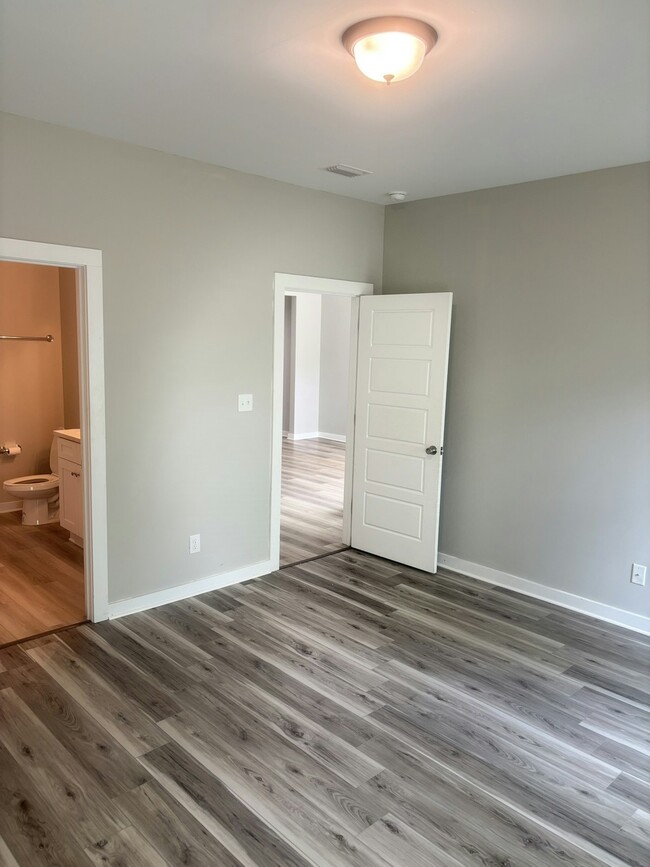 Building Photo - 304 Kennesaw Ave