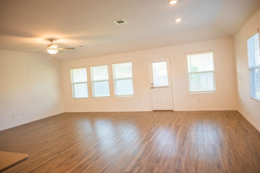 Building Photo - 423 Bluejack Wy