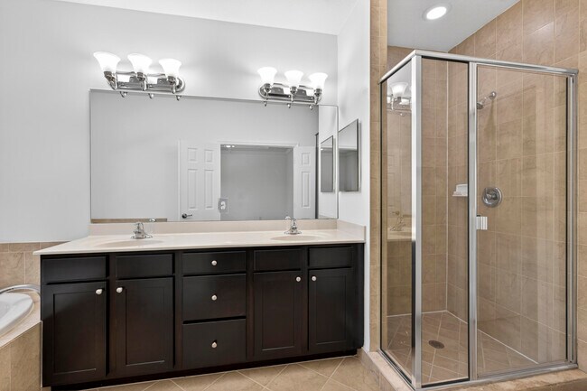 Building Photo - 10384 Wellington Parc Dr