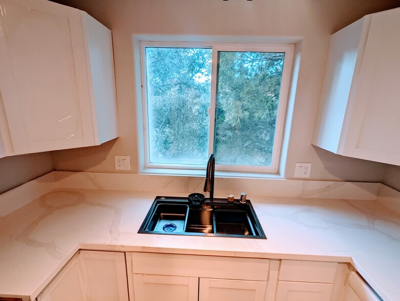 Building Photo - 134 Pine Ridge Rd