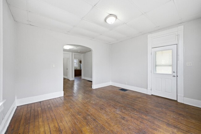 Building Photo - Charming 2-Bedroom, 1-Bath Home with Recent Updates!