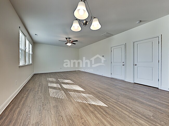 Building Photo - 3069 Day Flower Dr