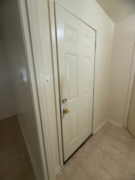 Building Photo - 3493 Country Club Rd