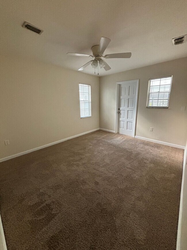 Building Photo - FALL 2026!!! Historic Woodbury Row 4 Bedro...