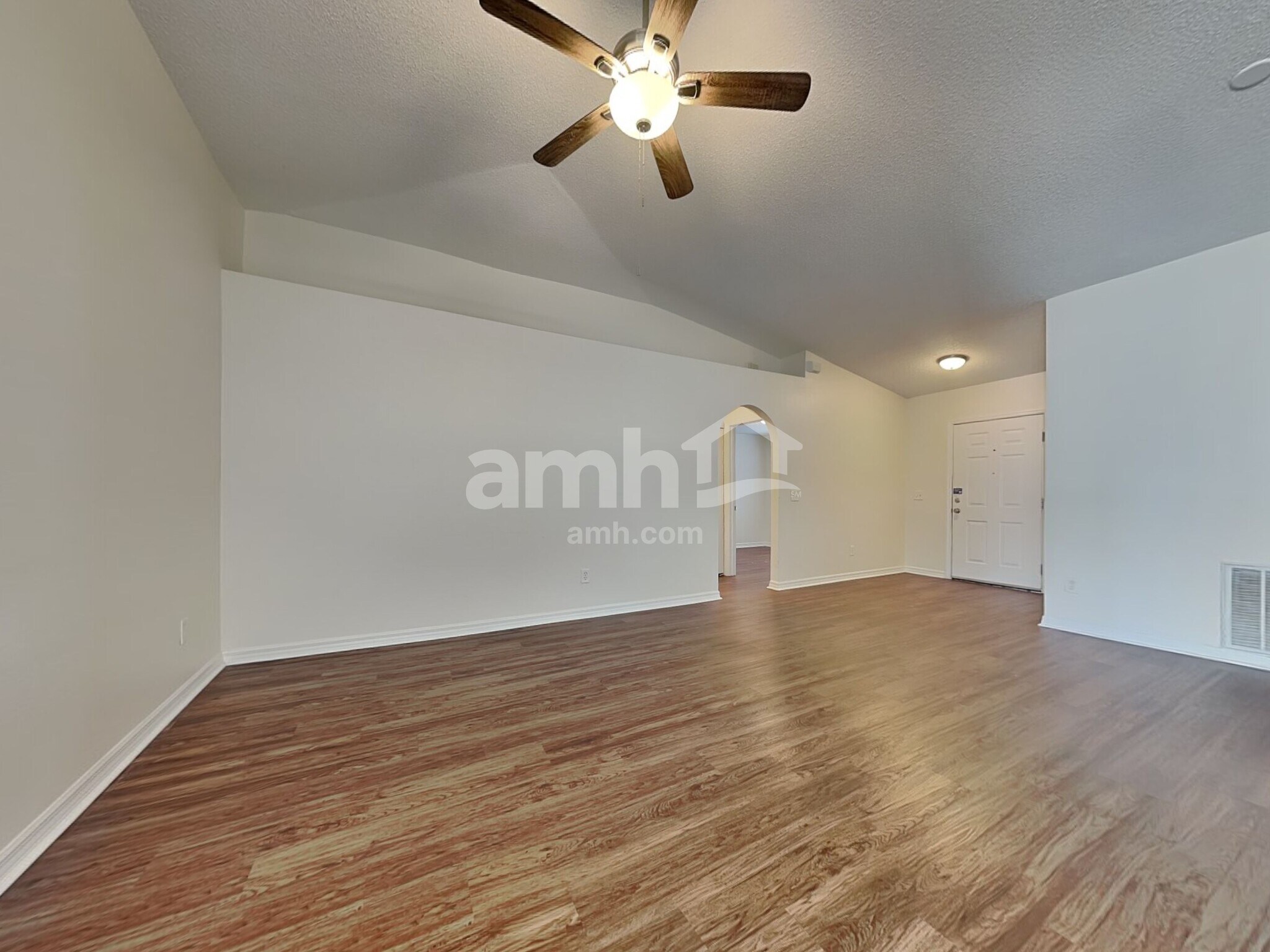 Building Photo - 914 Stallion Way