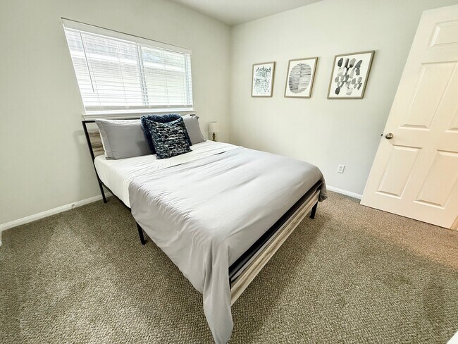 Building Photo - 142 E Spindle Tree Cir