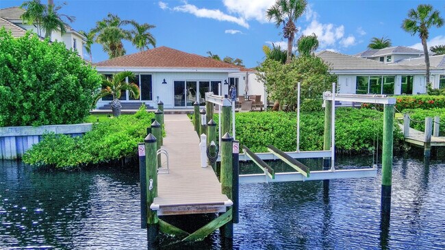 Building Photo - 17026 Bay St