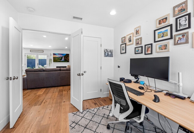 Building Photo - 6522 Farinella Dr