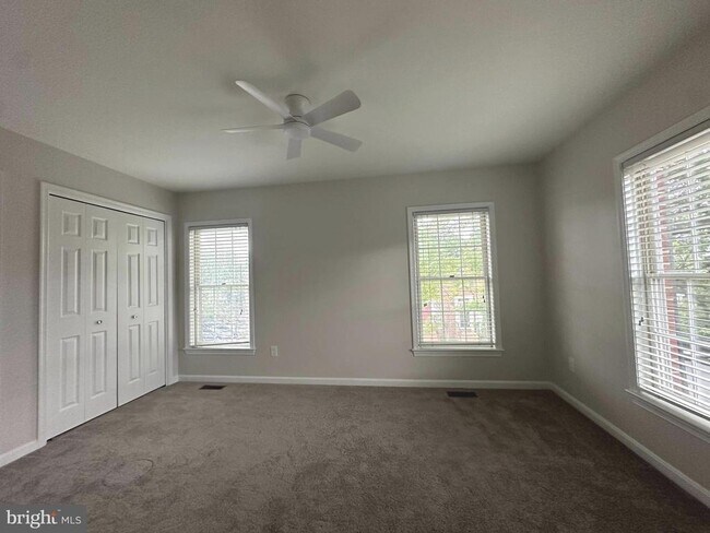 Building Photo - 2120 N Tazewell Ct