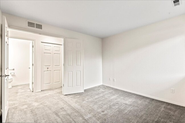 Building Photo - 2-bedroom 2-bathroom condo, located steps from the Boise River Greenbelt