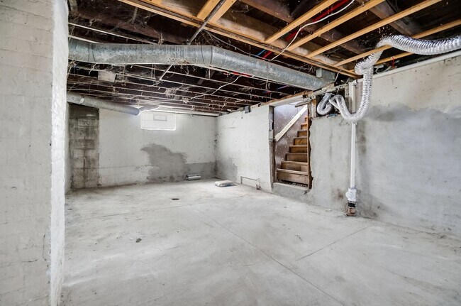 Building Photo - 413 Lockwood Ave
