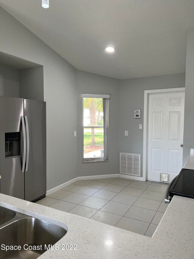 Building Photo - 440 River Grove Ct