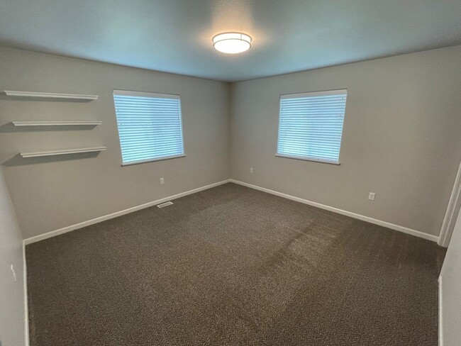 Building Photo - 1550 N Tinitun Cir