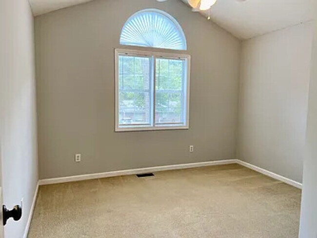 Building Photo - Large 3 bed, 2 bath home in Auburn