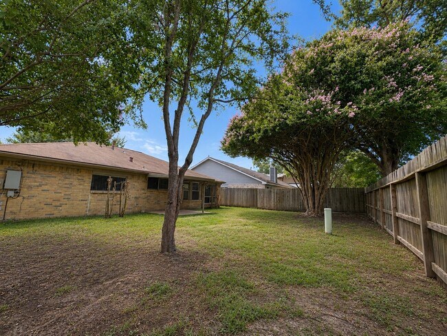 Building Photo - 1206 Park Knoll Ln