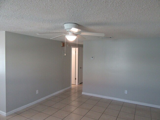 Building Photo - 6427 Sunset Ave