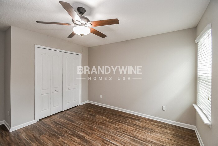 Building Photo - 884 Glendale Ln