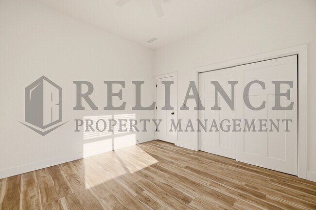 Building Photo - 613 Elmwood St