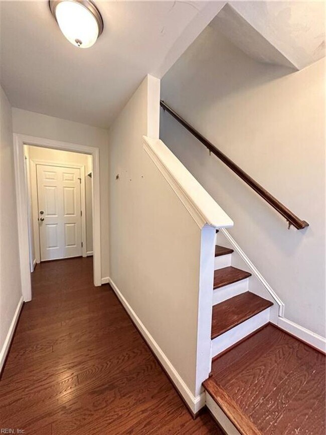 Building Photo - New Town