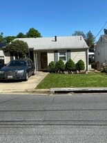 Building Photo - 702 Clovis Ave