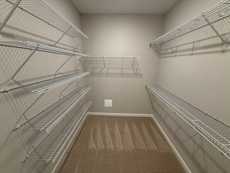 Building Photo - 592 Holden Dr