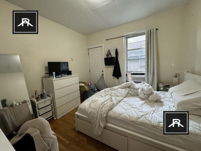 Building Photo - 4 bedroom in Brookline MA 02446