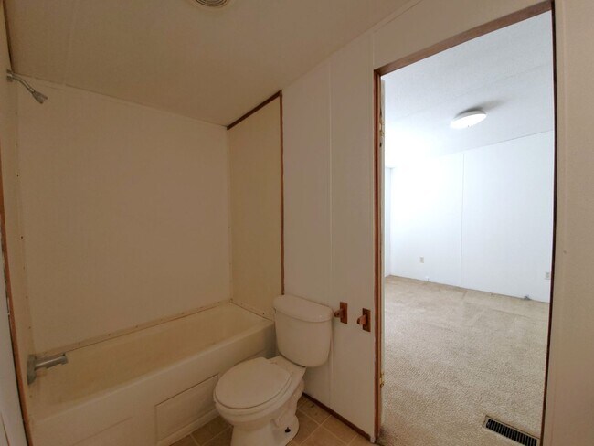 Building Photo - Spacious 4 bedroom with 3 FULL bathrooms nestled on 2 acres! MUST SEE!!!