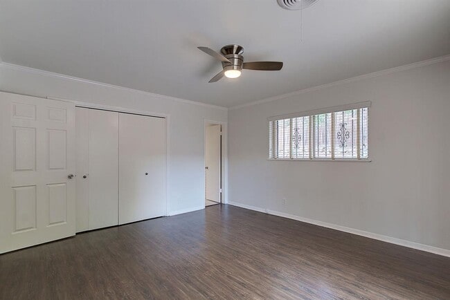 Building Photo - 1304 Loma Dr