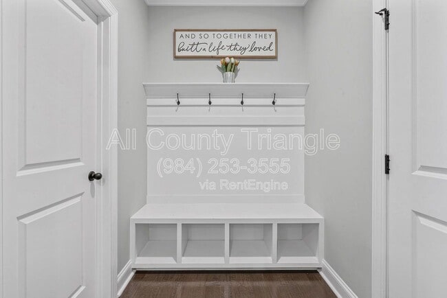 Building Photo - 504 Flip Trail