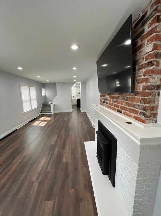 Building Photo - 931 Thomas Rd