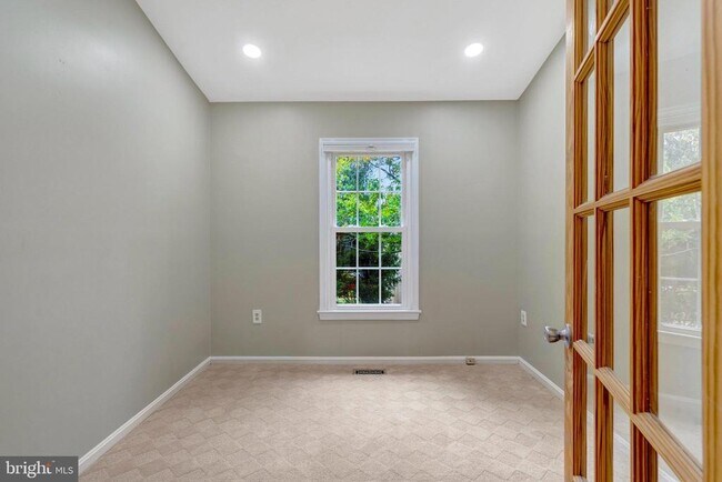 Building Photo - 4255 Sleepy Lake Dr