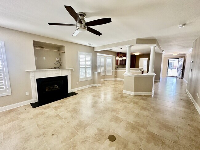 Building Photo - Charming Two Bedroom Home in Pinecrest!