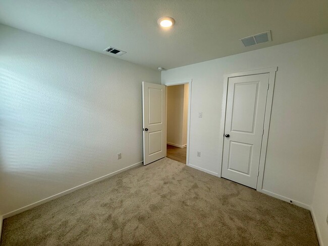 Building Photo - Brand NEW 4-bedroom, 2-bathroom home for l...